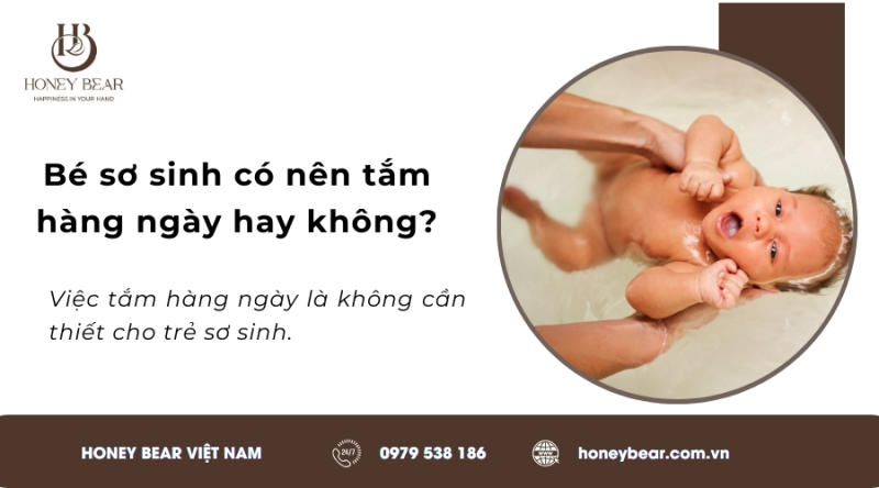 Bé sơ sinh có nên tắm hàng ngày hay không?