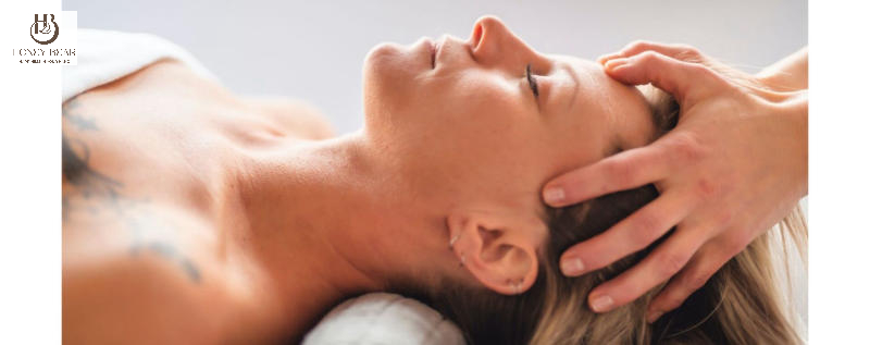 Động tác 3 - massage vùng trán 